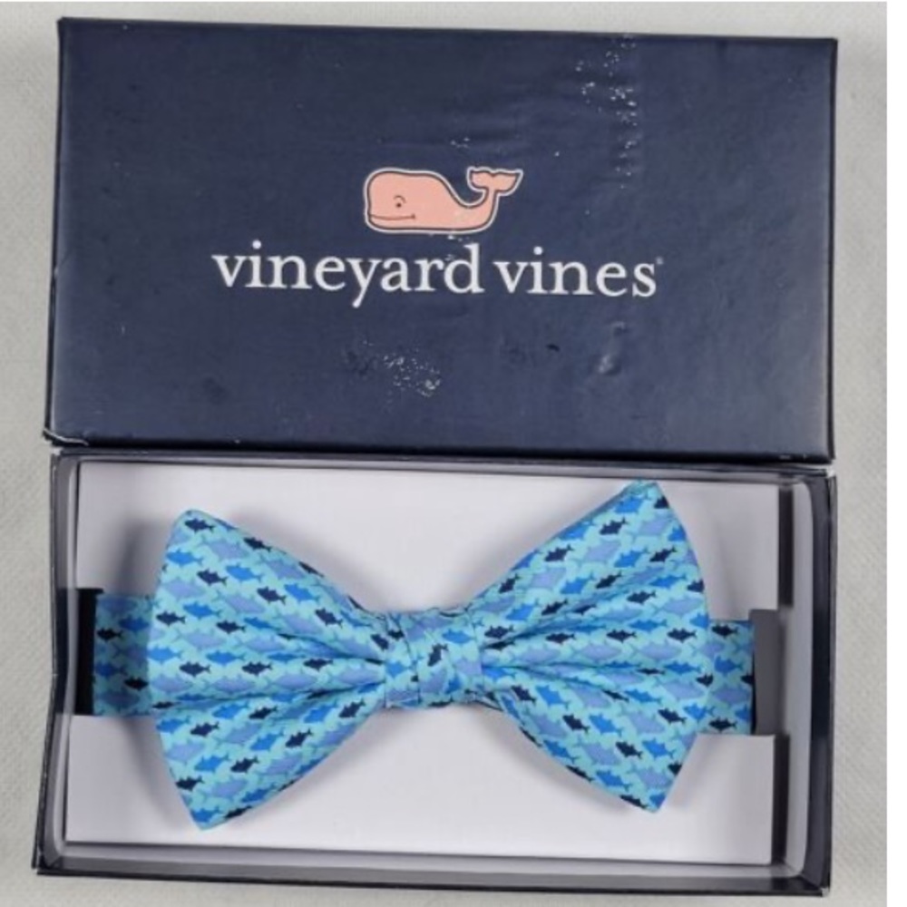 FINAL Vineyard Vines Shark Bow Tie, Adult